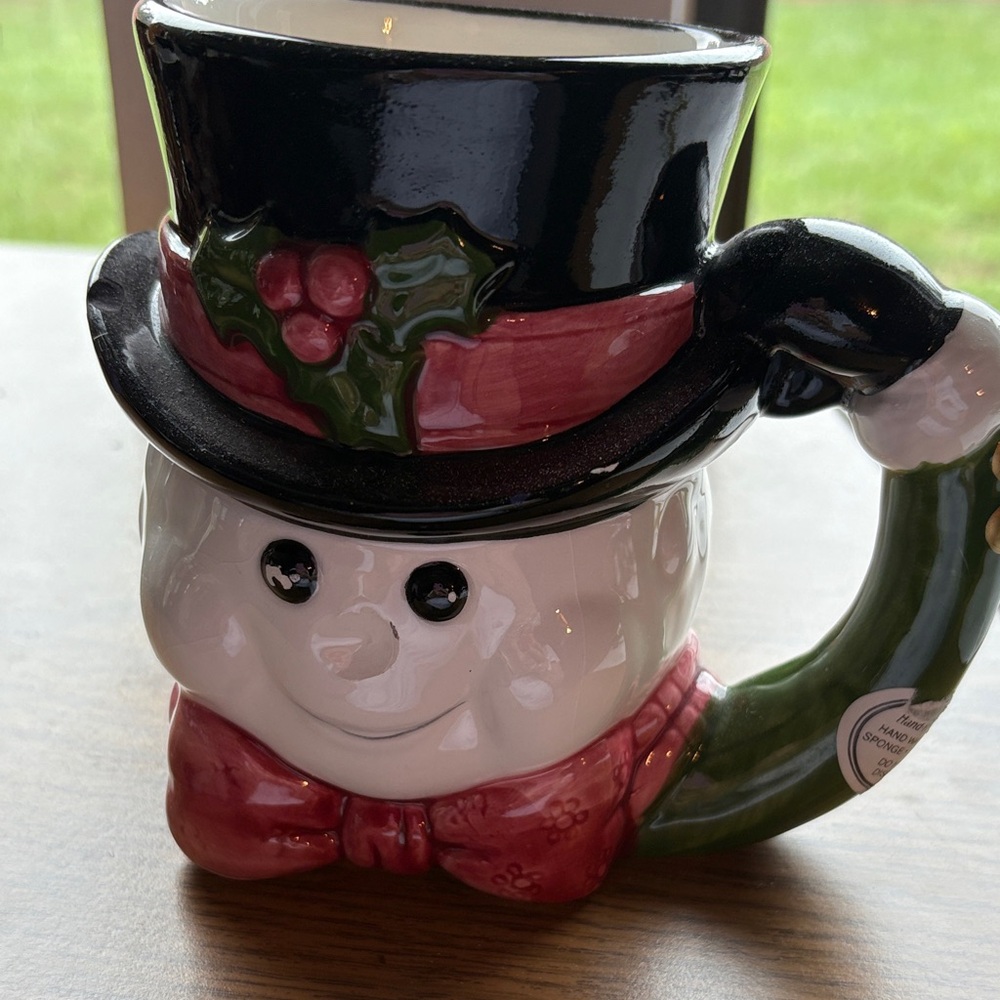 Festive Snowman Mug with Black Hat missing carrot nose.
